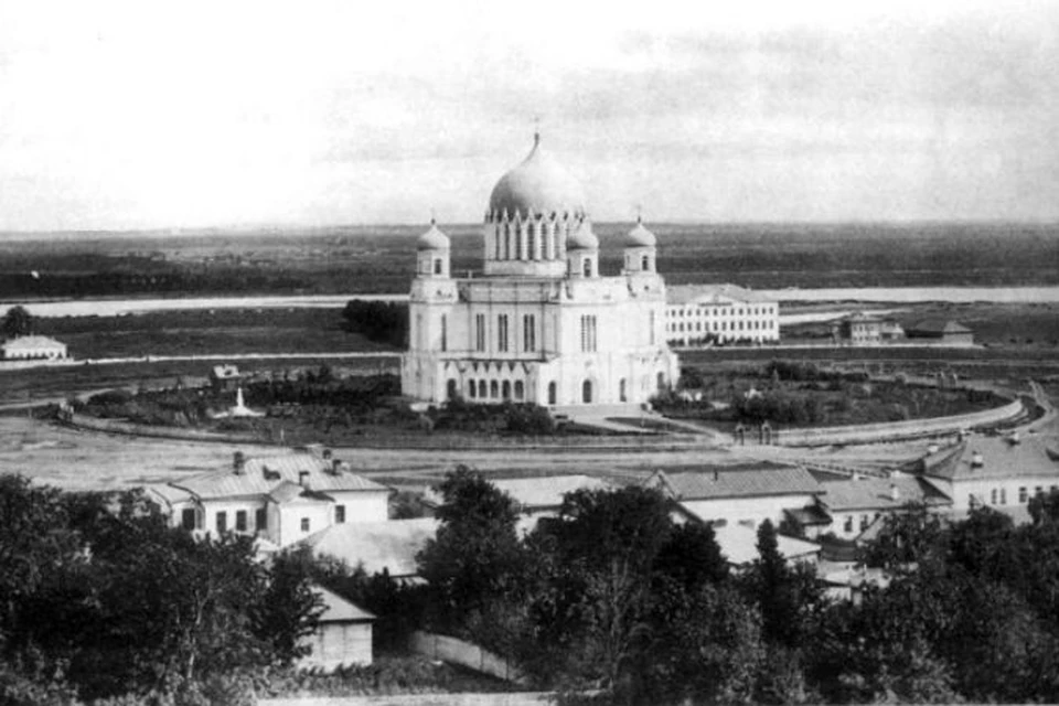 Александро-Невский собор, вид с северо-запада. Фото начала ХХ века. Снимок сделан с пожарной каланчи на Царево-Константиновской улице.