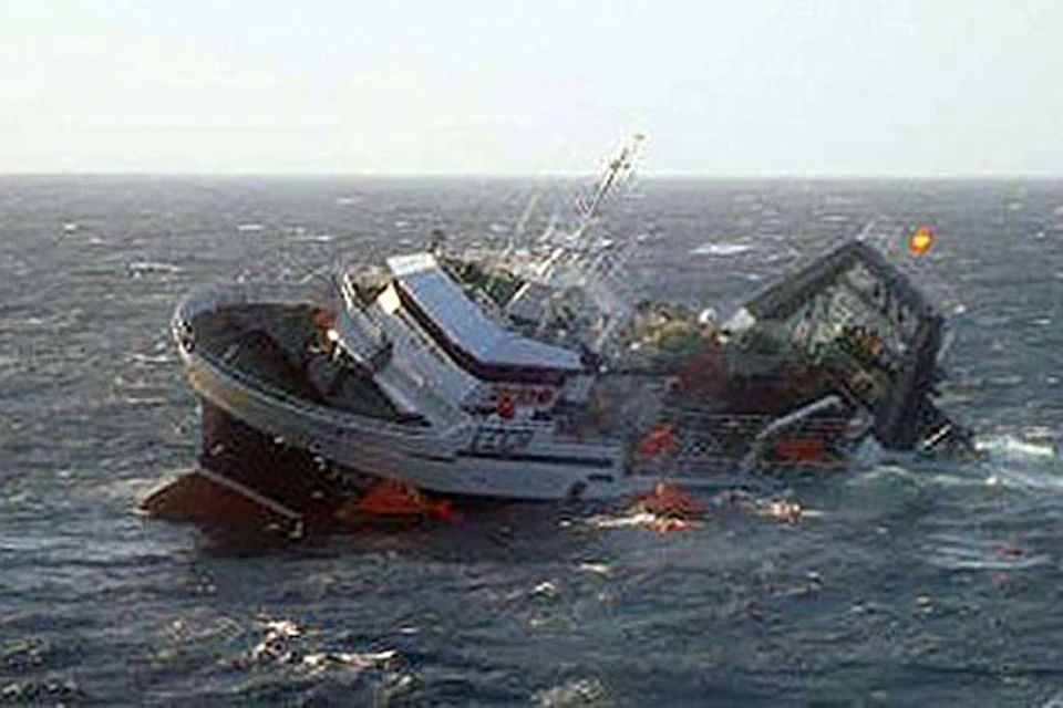 На борту потерпевшего бедствие парома было больше сотни человек, среди них очень много россиян