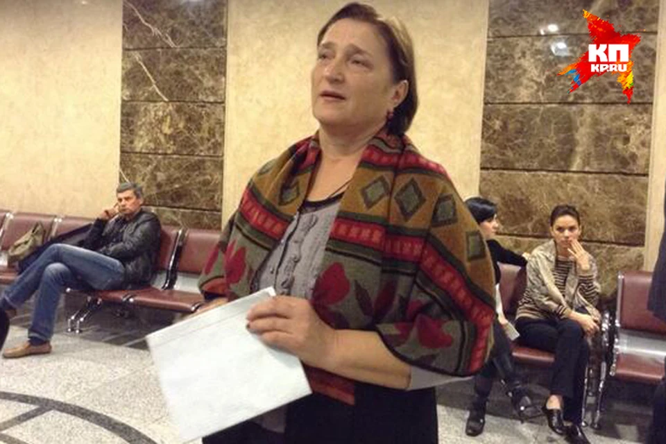 Светлана Сребная 4 ноября 2010 года потеряла дочь и внука. На заседание в суд она принесла письмо от кущевцев. В нем станичники просят не выпускать на свободу банду