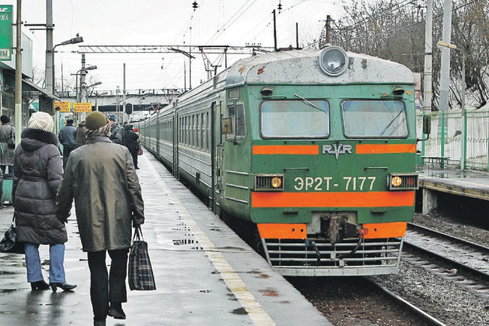 Туту электрички тверь. Казань Крым поезд. Электричка №6751. Электрички убираю. Поезд Алтышево.