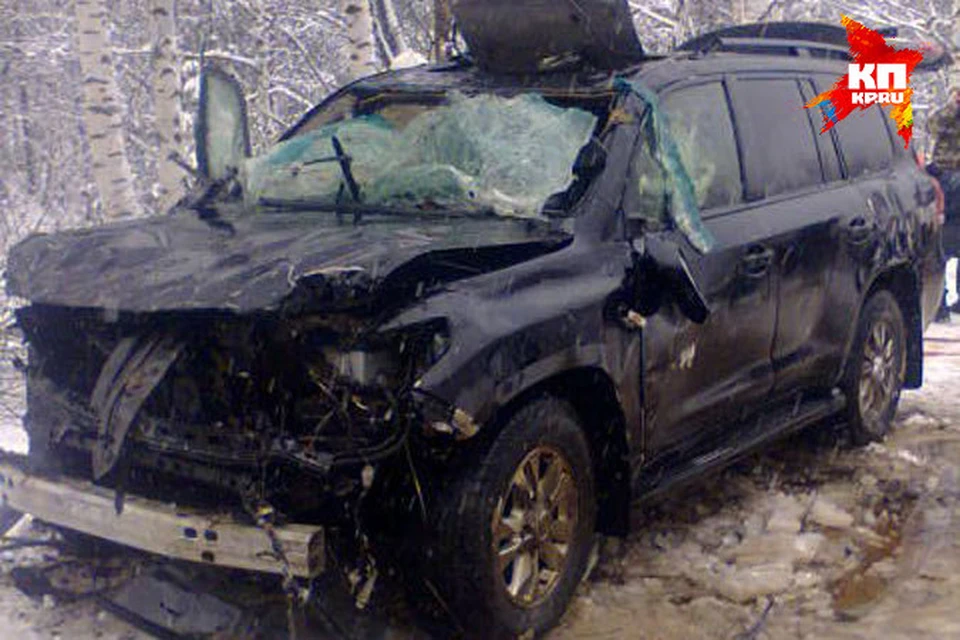 Внедорожник Toyota перевернулся около Бора, пять человек погибли, захлебнувшись в болоте.