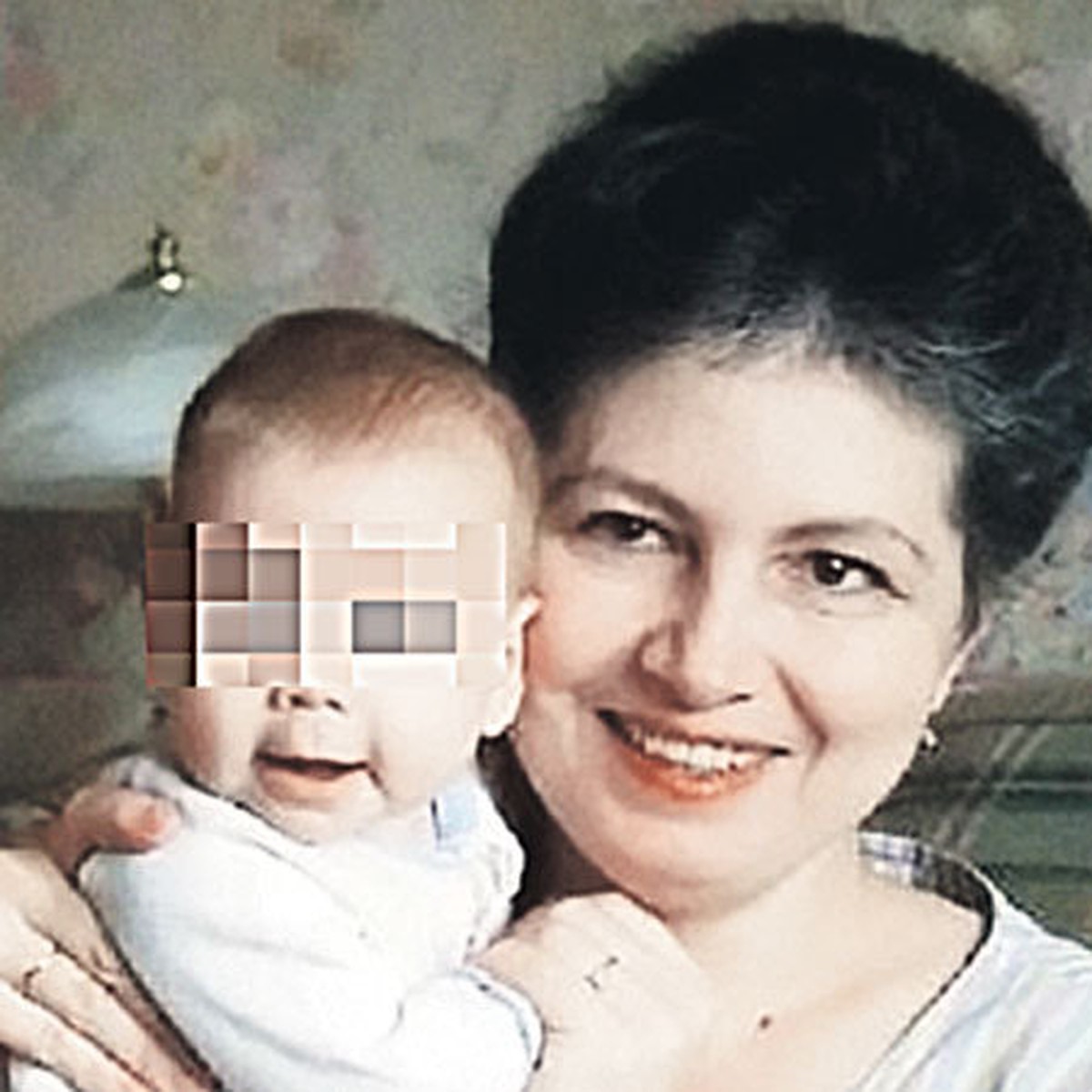 Еженедельные изображения шоу сисек с Драгоценными камнями 