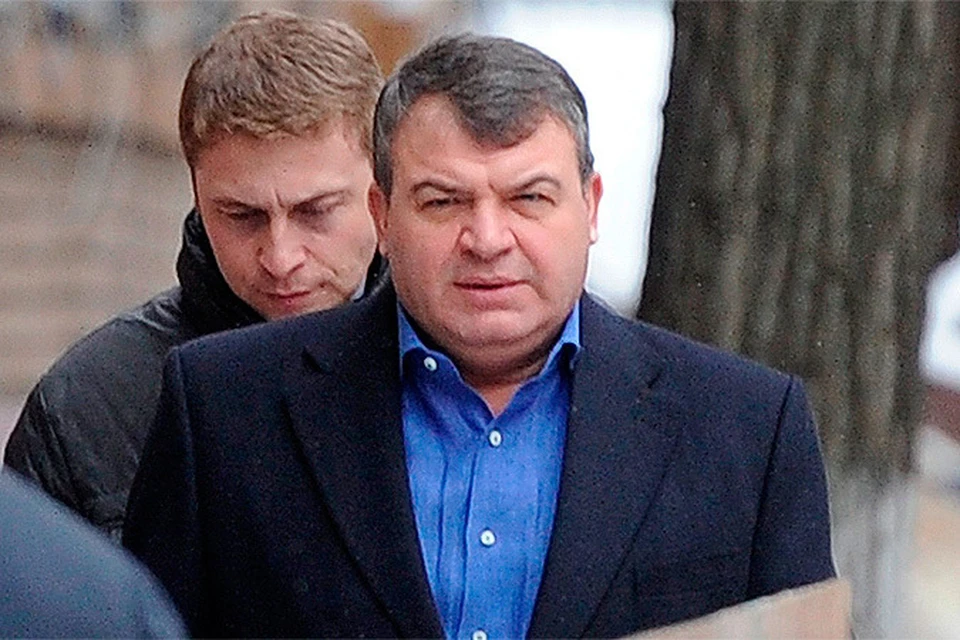 Теперь прокурор сможет предъявить экс-министру обороны Анатолию Сердюкову только обвинение в халатности.
