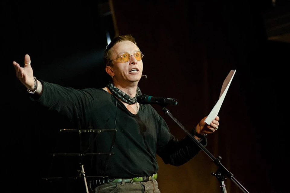 На концерте в Новосибирске артист признался, что терпеть не может геев, и понеслось...