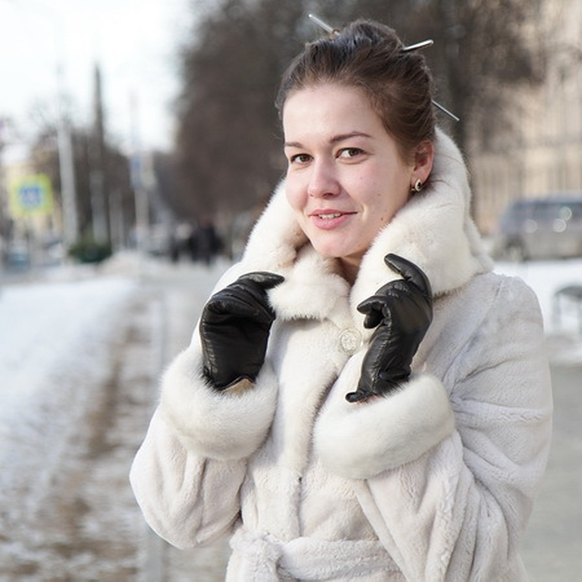 В Минске голая женщина ночью бегала по дворам и легла на дорогу перед авто. Видео