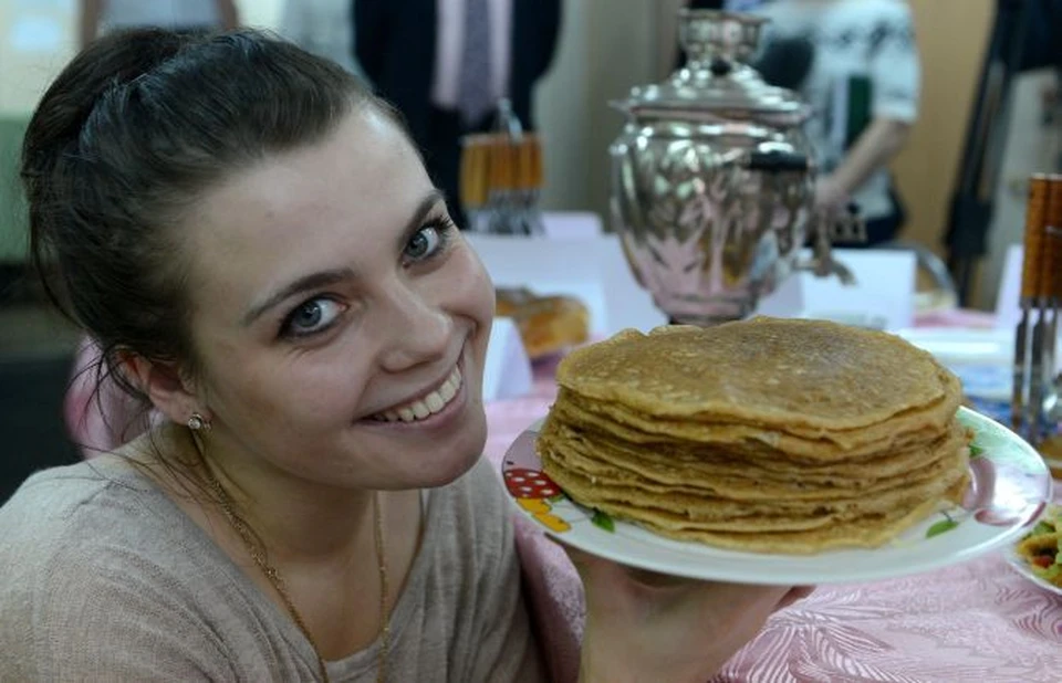 Масленица, дай блинком полакомиться!
