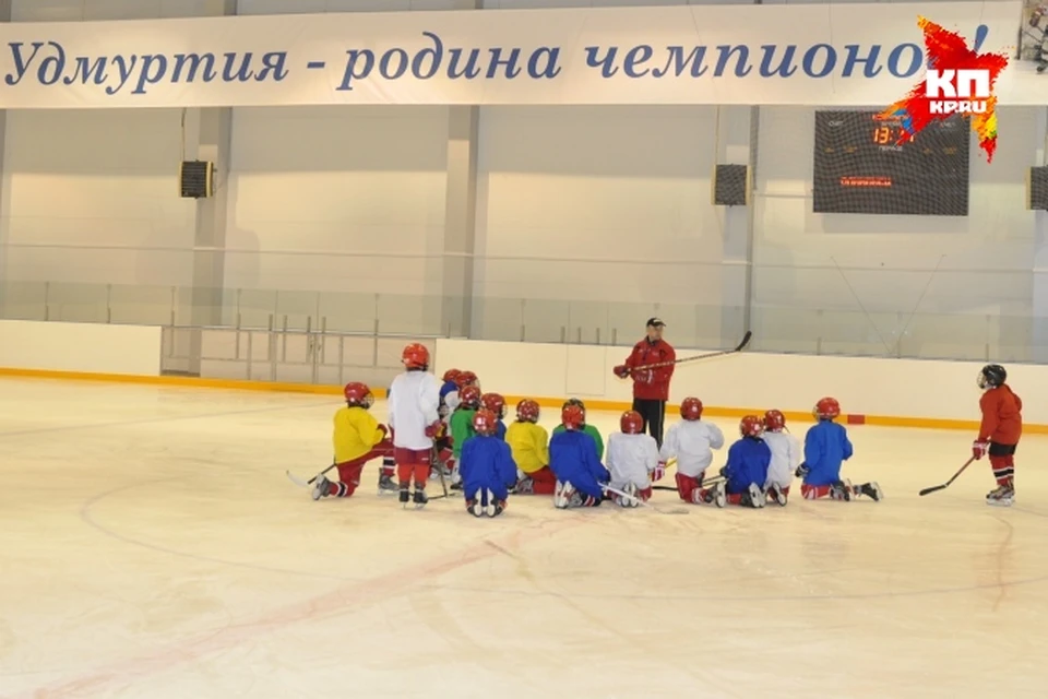 В Ижевске на хоккей стали чаще записывать девочек