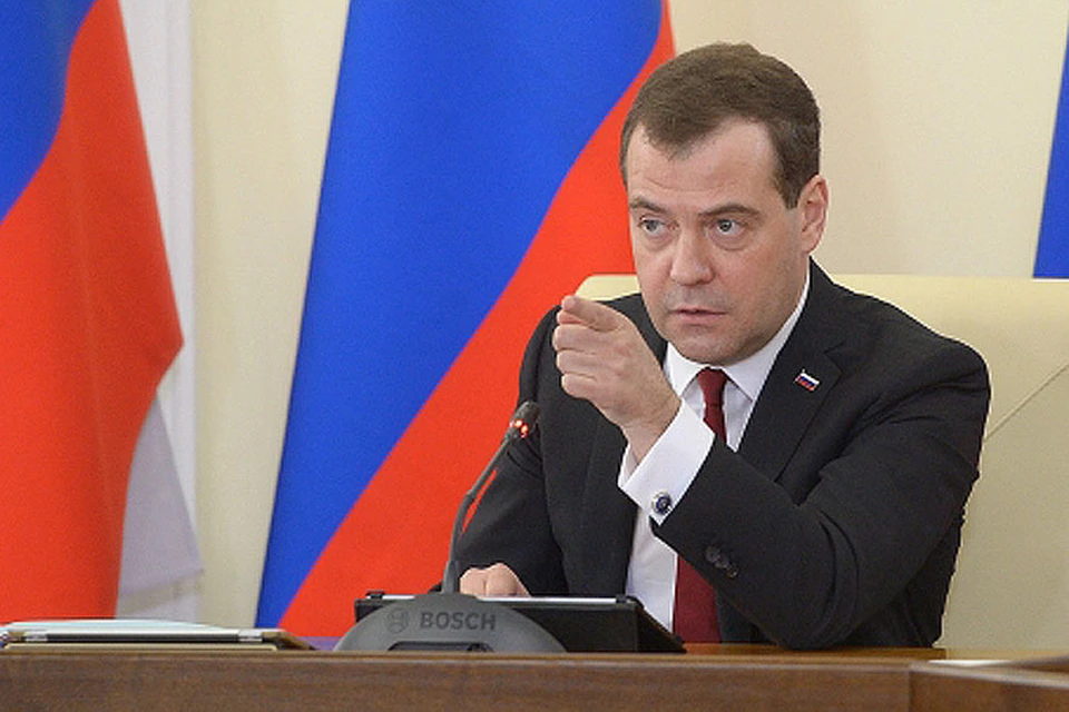 Дмитрий Медведев провел в Симферополе выездное заседание правительства