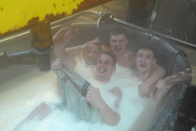 Фото, сделанное на новогоднем корпоративе, быстро разнеслось по Интернету