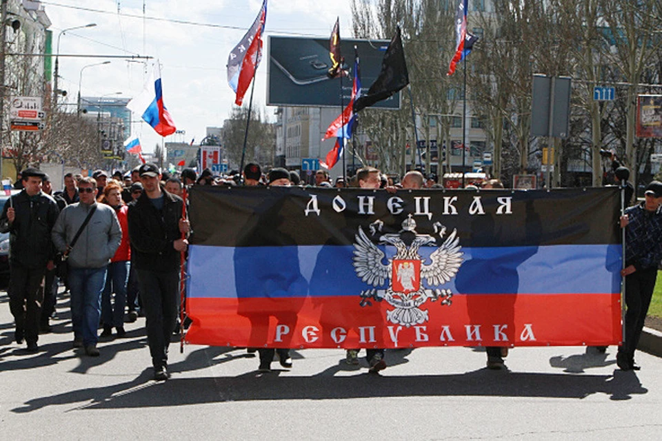 В Донецке митингующие провозгласили Донецкую народную республику