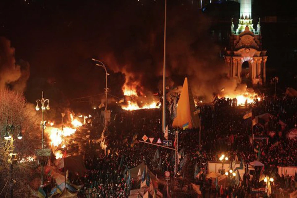 В феврале неонацисты и ультраправые сыграли ключевую роль в свержении демократически избранного правительства Украины, в «революции», которую приветствовал Запад
