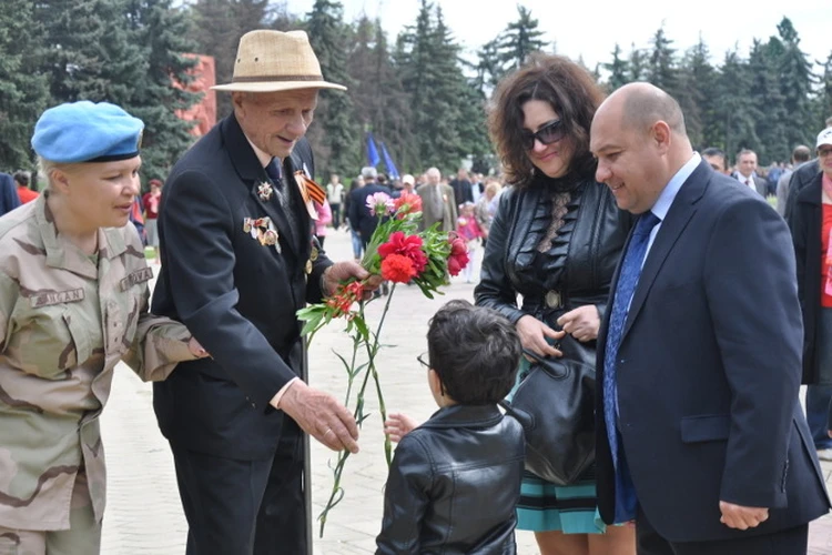 День Победы в Кишиневе: агитбригада «Бей врага», "Катюша" и политика по расписанию