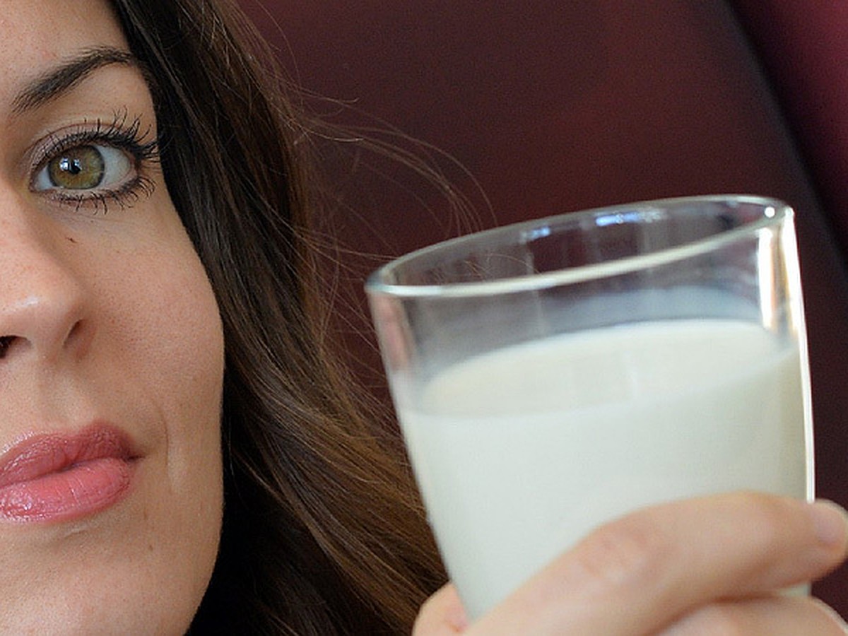 Молоко после 25. Фото маститного молока. Излишки молока. Кольцо маститное молоко.