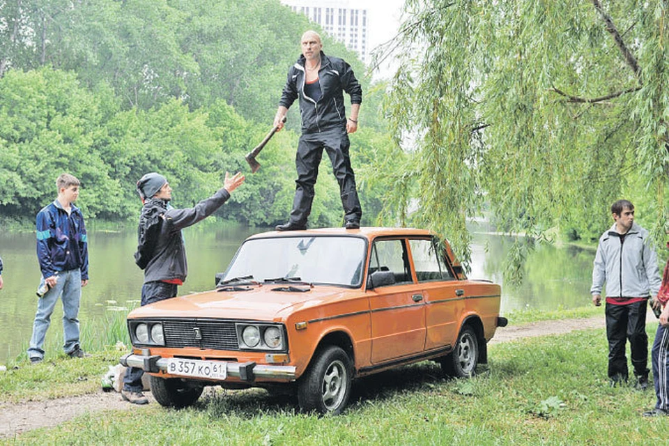 На растерзание Нагиеву во время съемок нового сезона «Физрука» заготовили две «шестерки». Одну из них актер сэкономил.