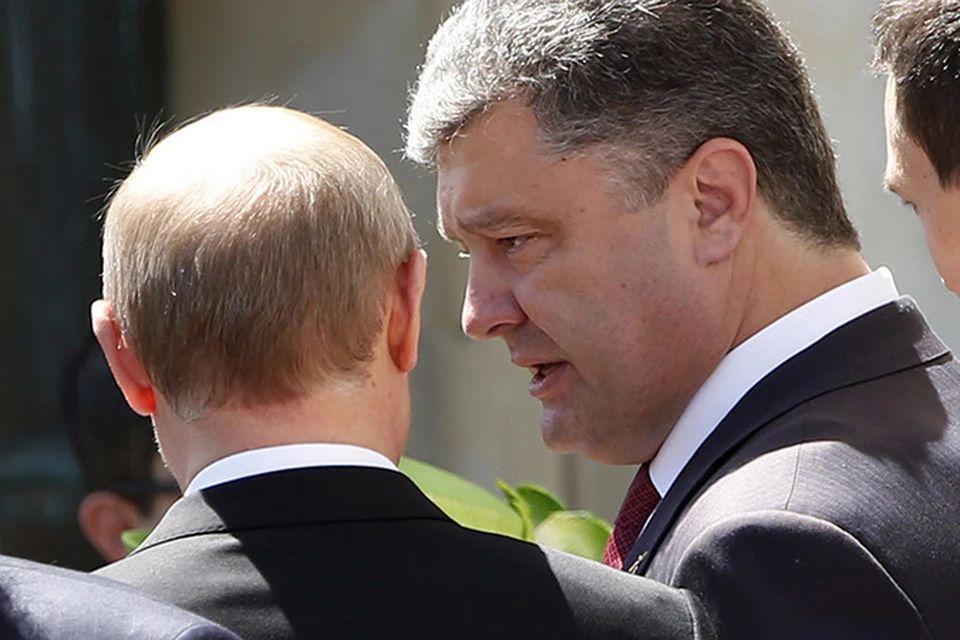 Новоиспеченный президент Украины Петр Порошенко пообщался по телефону с российским лидером Владимиром Путиным
