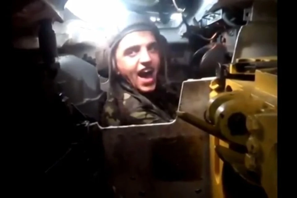 Видео: Украинские военные со смехом расстреливают мирных жителей