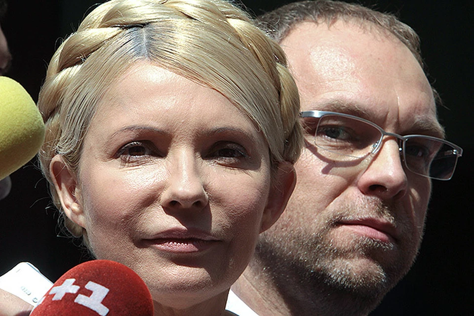 Юлия Тимошенко и ее адвокат Сергей Власенко в 2011 году