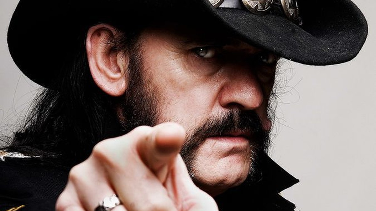 Райдер Motorhead: семь видов спиртного, люксовые авто и курение в  запрещенном месте - KP.RU