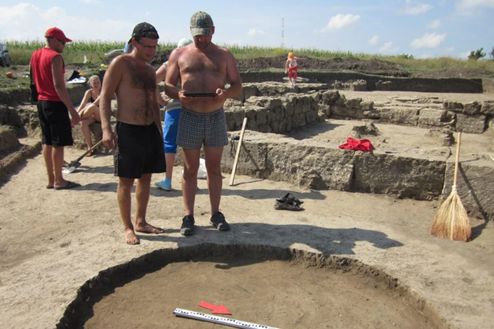 Археологи "расконсервировали" древний раскоп и теперь надеются найти в нем много ценностей