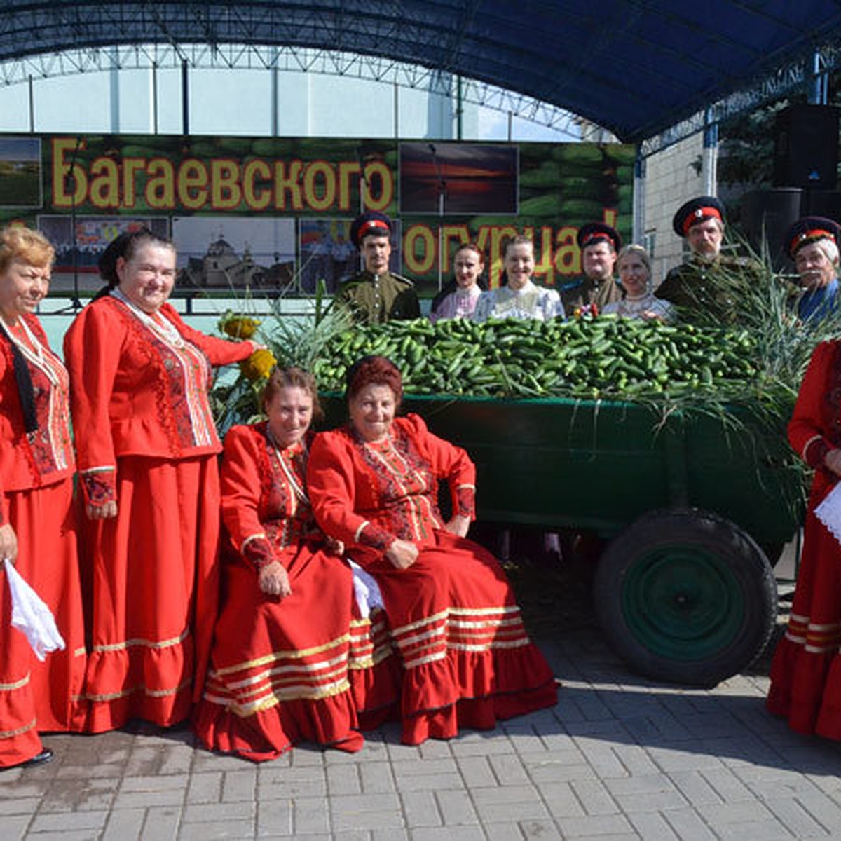 В Ростовской области в День огурца пустился в пляс сам «виновник торжества»  - KP.RU