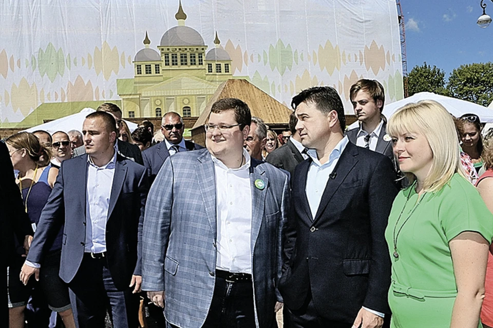 Андрей Воробьёв (справа) с Игорем Чайкой на празднике: «Мы меняем облик городов!»