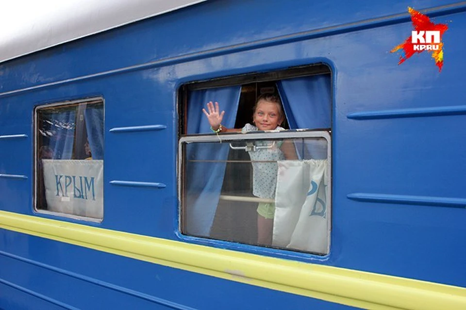 Пассажиры заняли свои места в поезде Симферополь - Москва