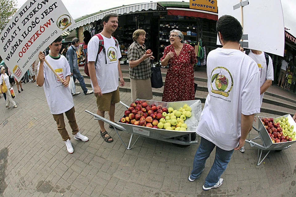 Патриотично настроенные поляки предлагают своим согражданам самим съесть яблоки предназначенные для экспорта в Россию