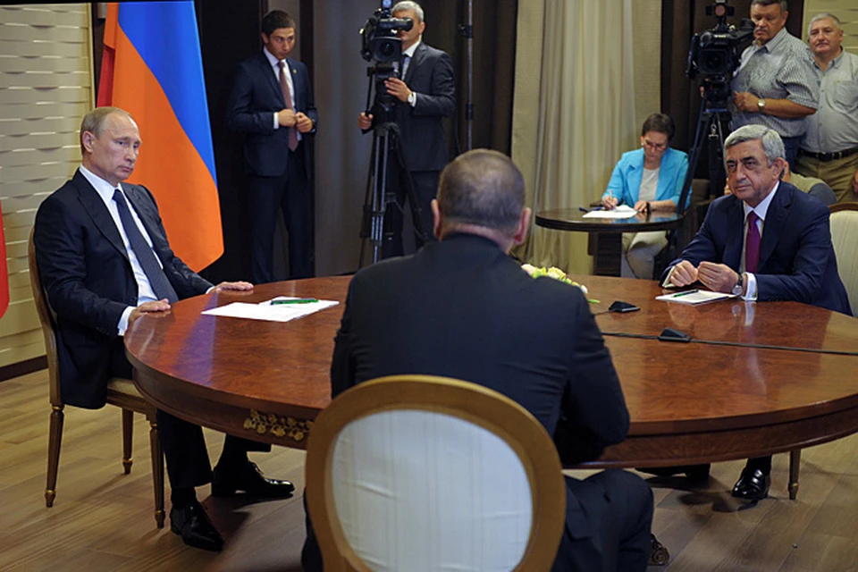 Владимиру Путину пришлось мирить президентов Армении и Азербайджана на срочной встрече в Сочи с армянским и азербайджанским коллегами