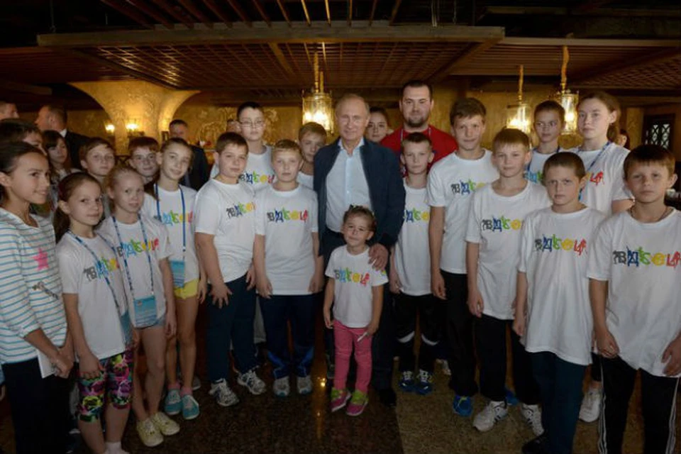Владимир Путин посетил Всероссийский детский спортивно-оздоровительный центр в городе Сочи. Фото пресс-службы Президента России