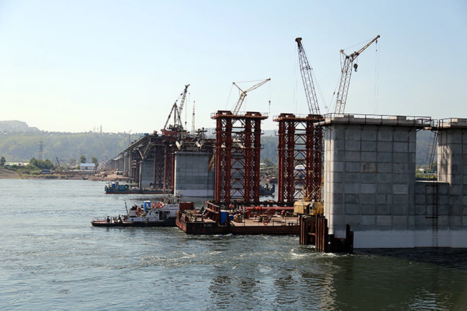 В Красноярске на четвертом мосту завершено сооружение всех опор и эстакады
