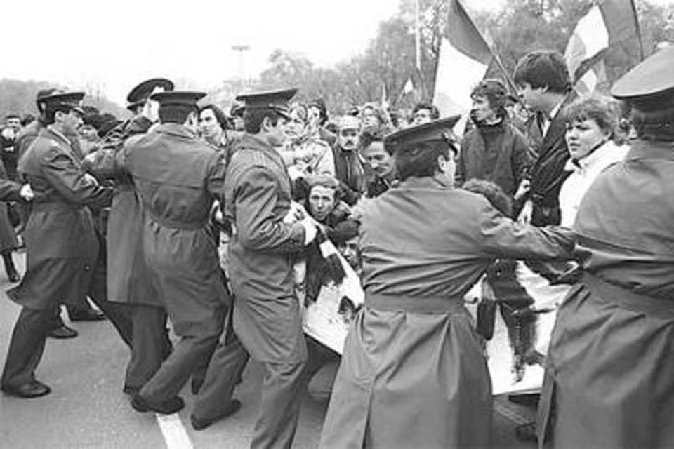 В Кишиневе в 1989 году националисты сорвали  проведение военного парада 7 ноября.  Фото: rbnpress.info