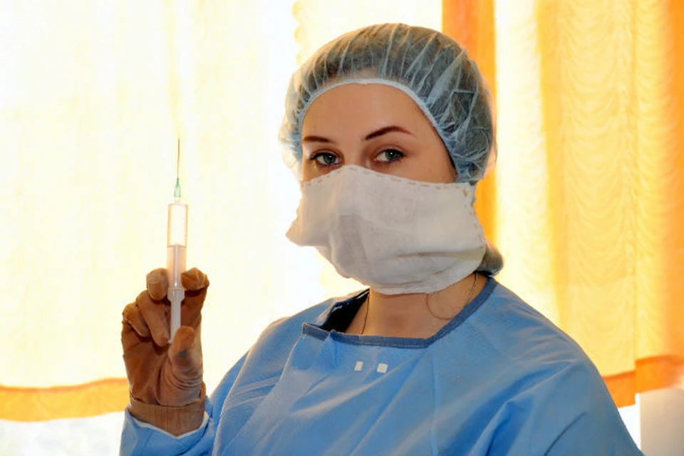 Если не получить полис до конца 2014 года, с 1 января медпомощь будет платной. Фото: архив "КП".