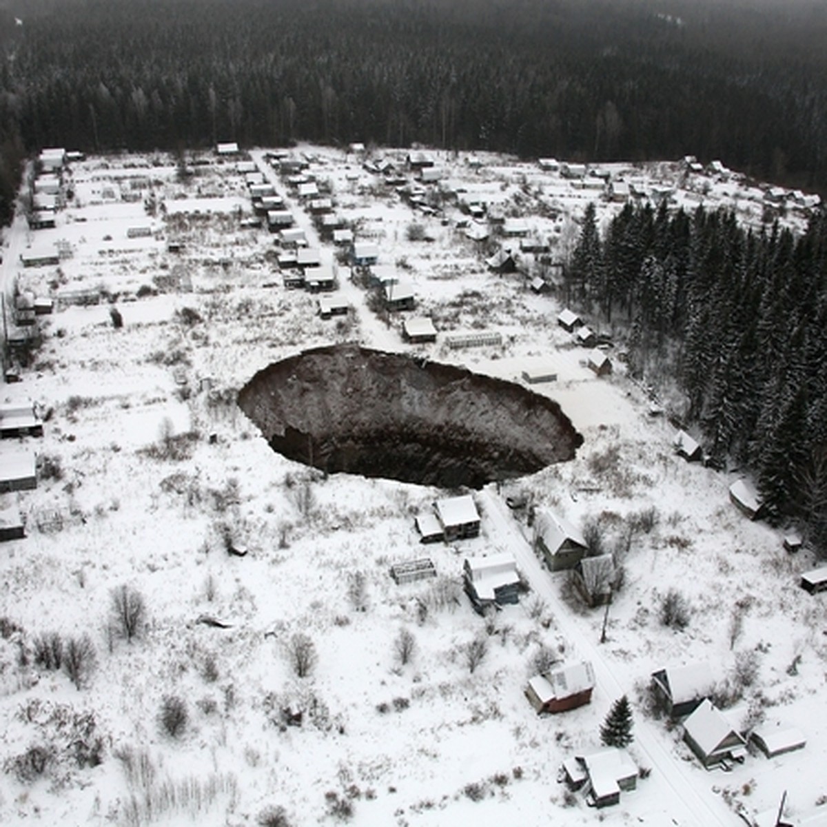 провалилась середина дома (98) фото