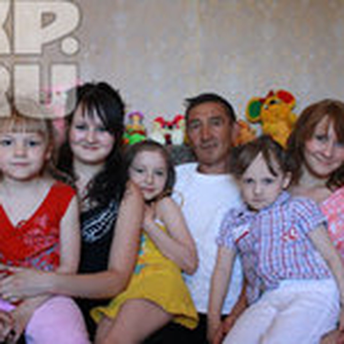 В Волгограде семья Дмитриевых живет, как в сериале «Папины дочки» - KP.RU