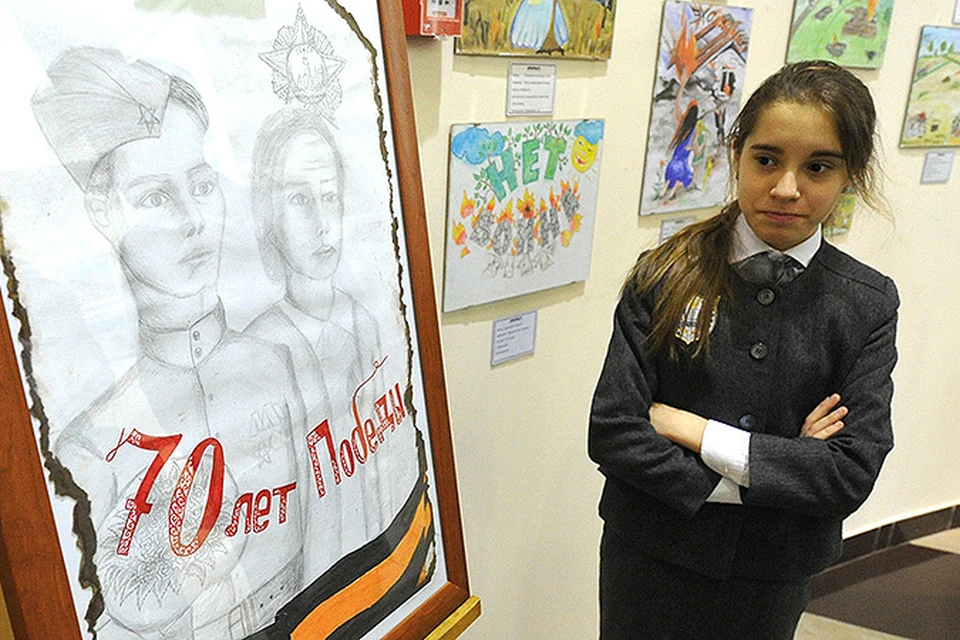 В Донецке открылась выставка детских рисунков.