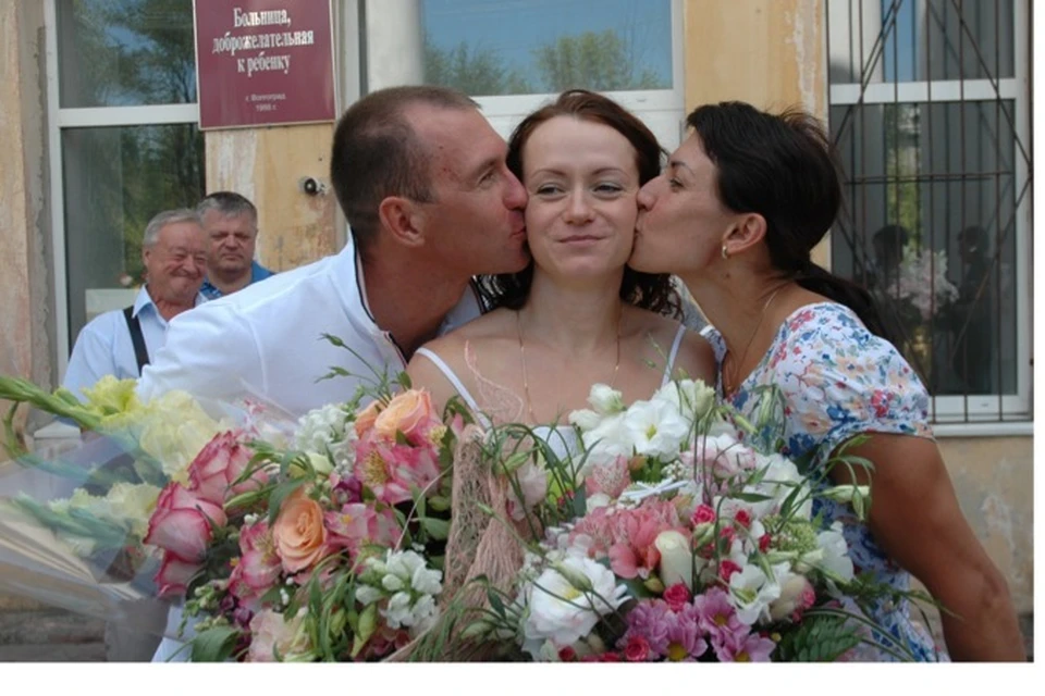 Летом 2012 года у Елены Слесаренко родилась девочка. На фото справа ее подруга и олимпийская чемпионка Татьяна Лебедева.Фото Геннадия БИСЕНОВА.