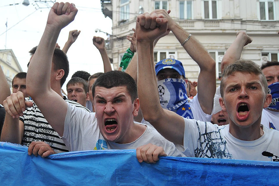 В Киеве избили более десятка французских футбольных болельщиков.