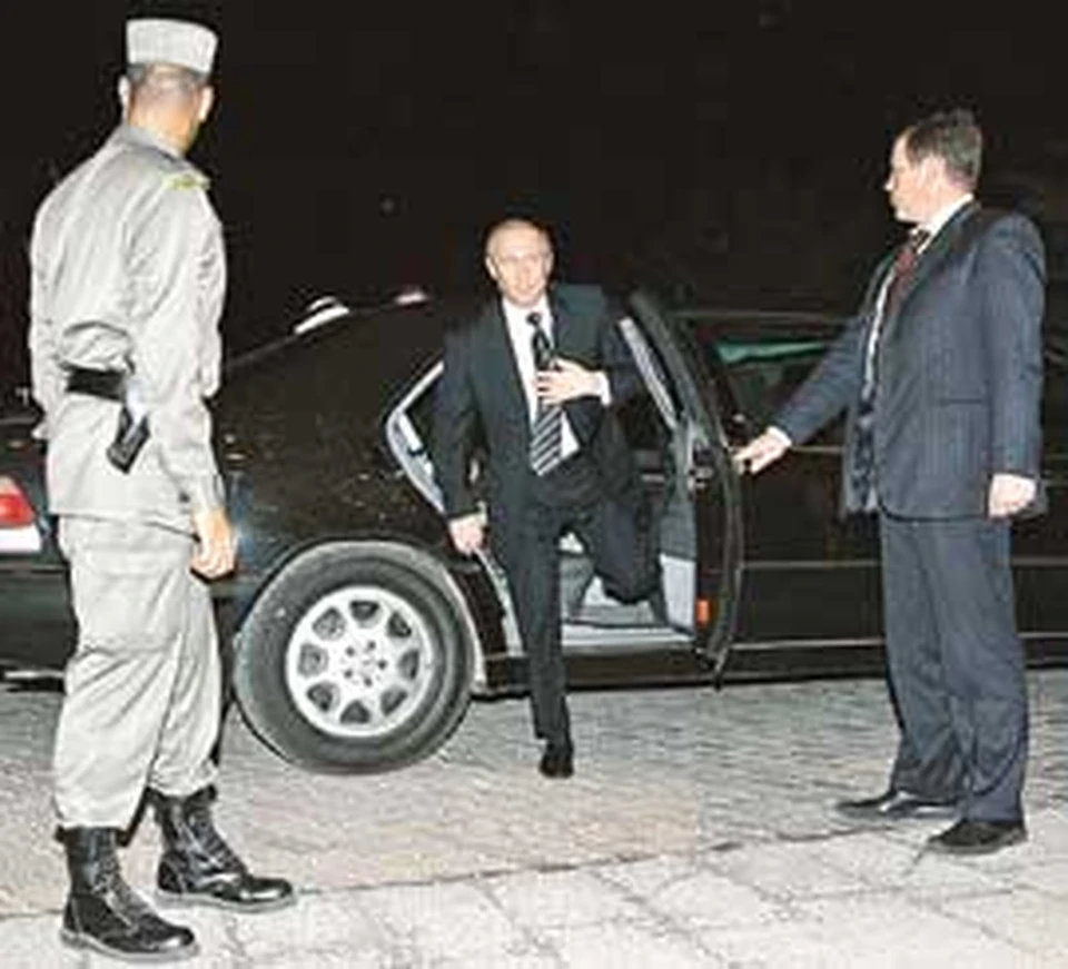 Из аэропорта во дворец Путин приехал вместе с саудовским монархом - на его королевском «Майбахе».