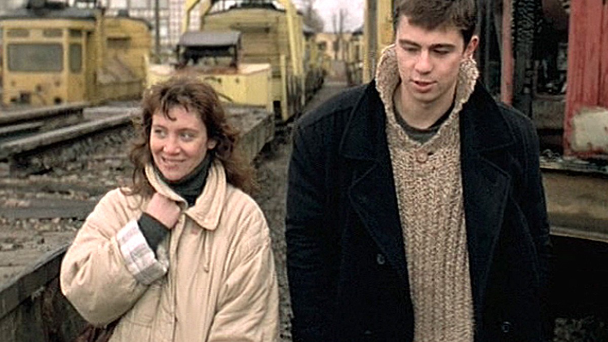 Порно және секс-видеолар орыс әйелдерінің пискасының ішіне камминг