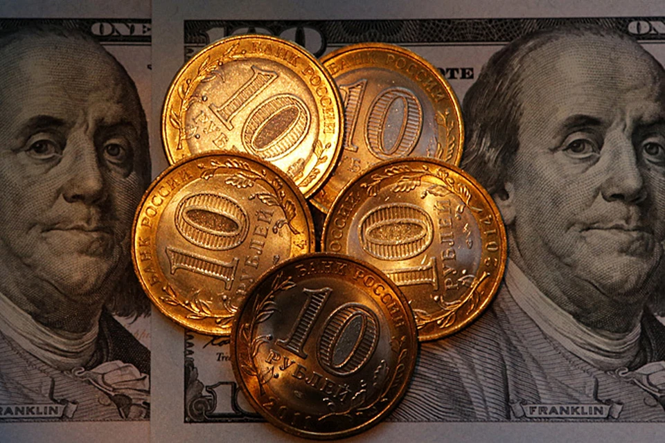Итого: за год рубль потерял около 40% к доллару