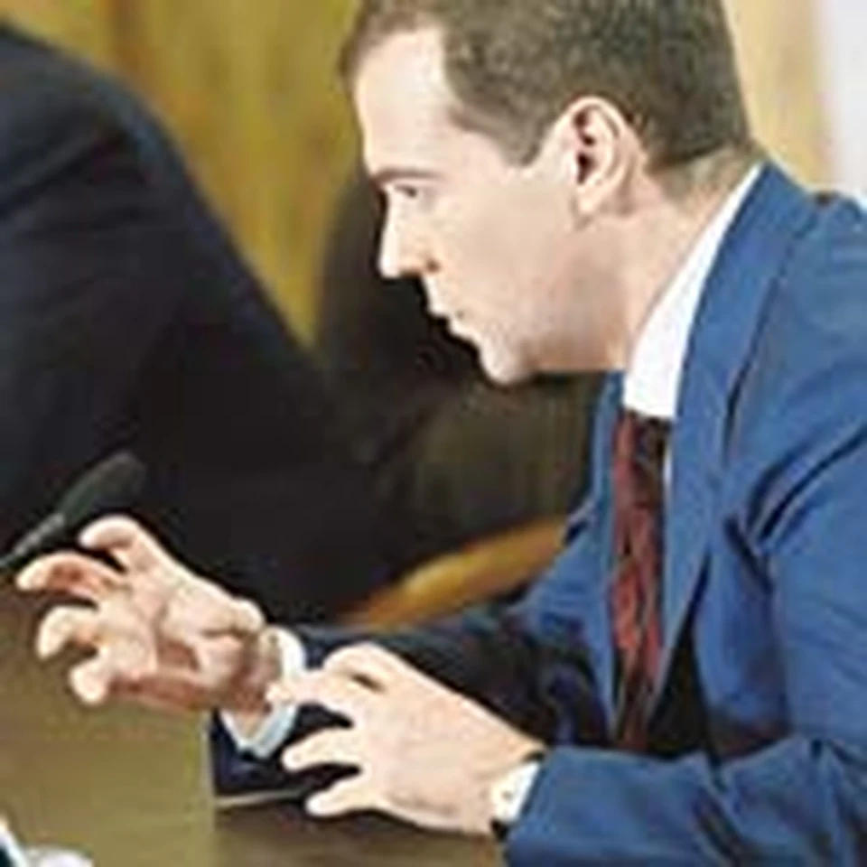 Всего пришло более 8 тысяч вопросов, а Медведев успел ответить на 48.