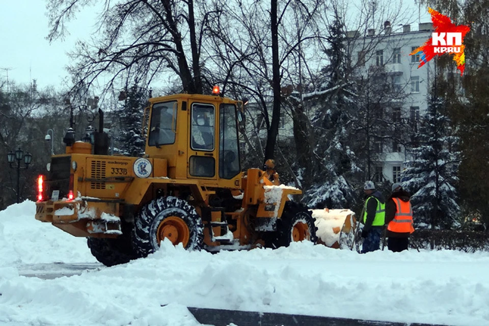 С улиц Тюмени за сутки вывезли более 18 тысяч кубометров снега