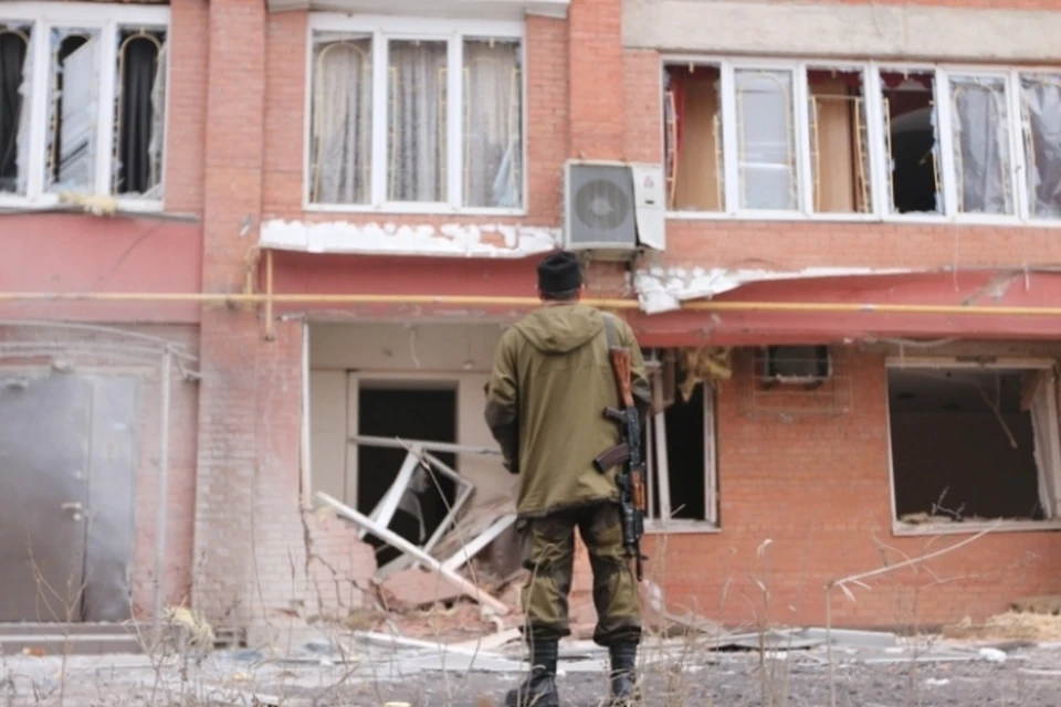 Украинские силовики с утра начали обстрел Донецка