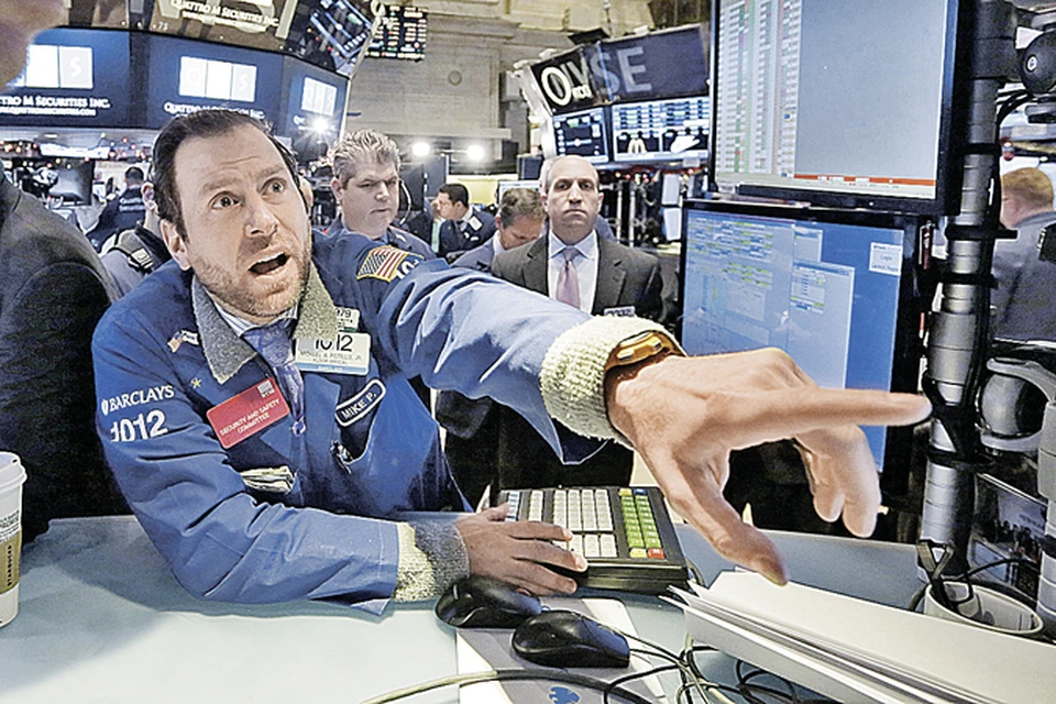 Нью-йоркская фондовая биржа (на фото) тоже подключена к системе SWIFT. Теперь США и ЕС угрожают: мы отключим Россию от этой системы и обрушим ее финансовый рынок. Но реальны ли планы? Фото: AP Photo