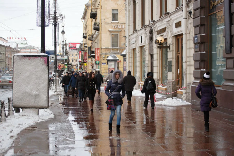 Питер в конце января. Петербург конец марта. Питер в конце марта. Питер в конце февраля. Март в Петербурге пасмурно.