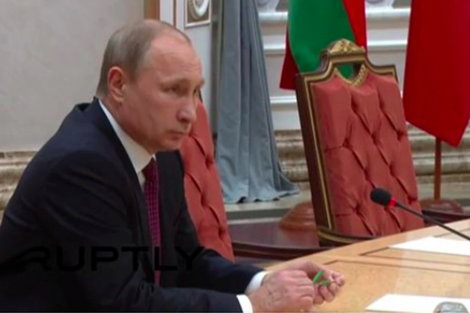 Путин сломал карандаш на встрече "нормандской четверки" в Минске. Фото: YouTube