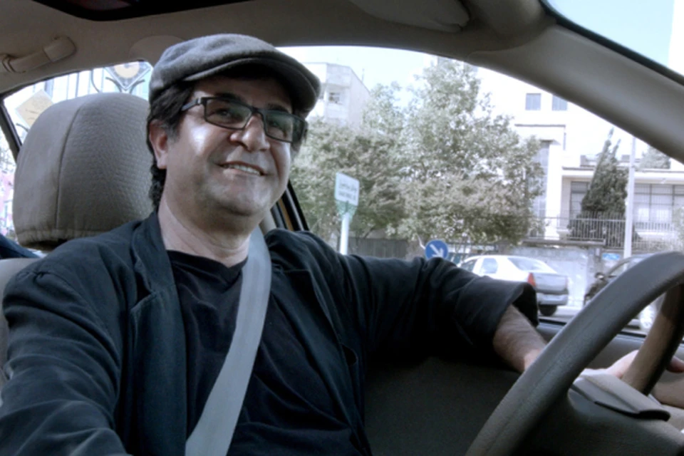 «Такси» - уже третья полнометражная работа, снятая Панахи за время отлучения от профессии