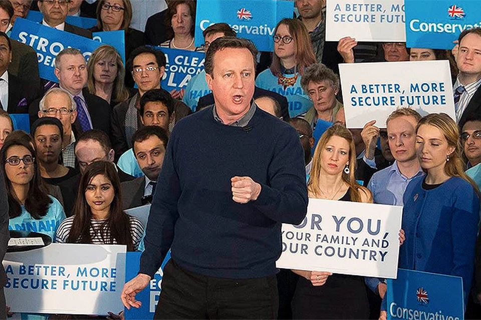 «У нас надежные руки, и мы держим их на штурвале», - торжественно произнес на днях в Лондоне премьер-министр Дэвид Кэмерон.
