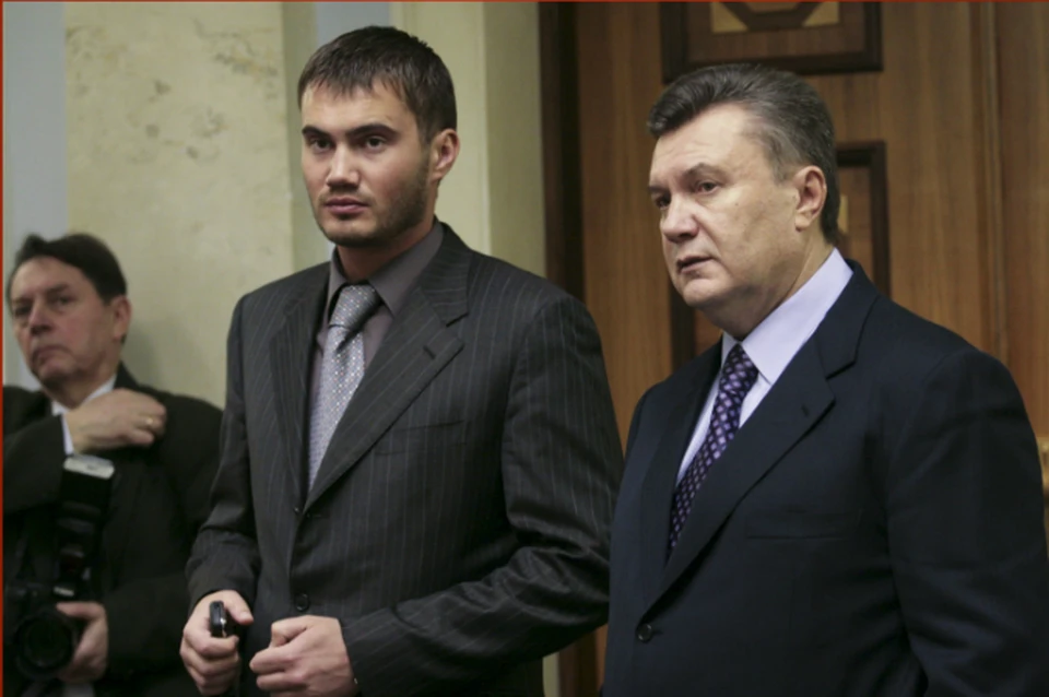 Янукович с семьей похоронил своего младшего сына. Фото: Reuters