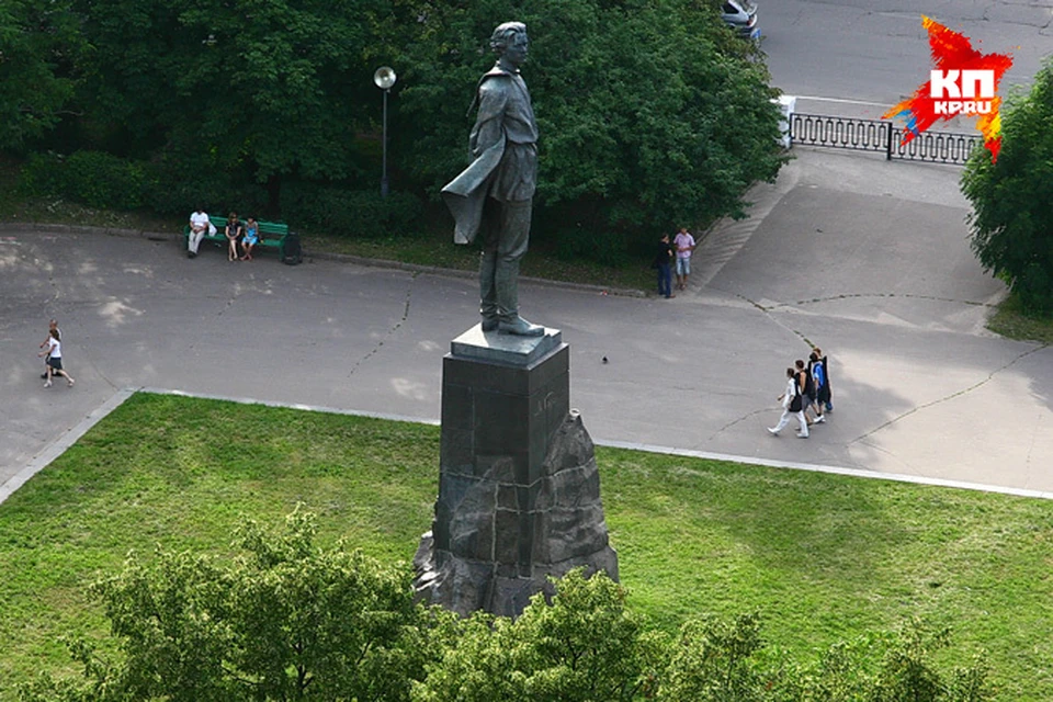 Одна из площадей в Нижнем Новгороде носит имя Максима Горького.